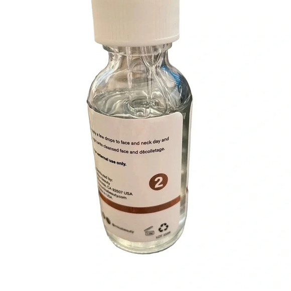 MICA Beauty Cosmetics Hyaluronic + Vitamin B5 Hydrating Serum - Picture 3 of 3